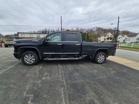 Used 2024 Chevrolet Silverado 3500 High Country w/ High Country Premium Package image 4