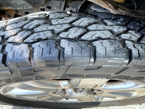 Used 2014 Ford F150 Lariat w/ Lariat Chrome Package image 23