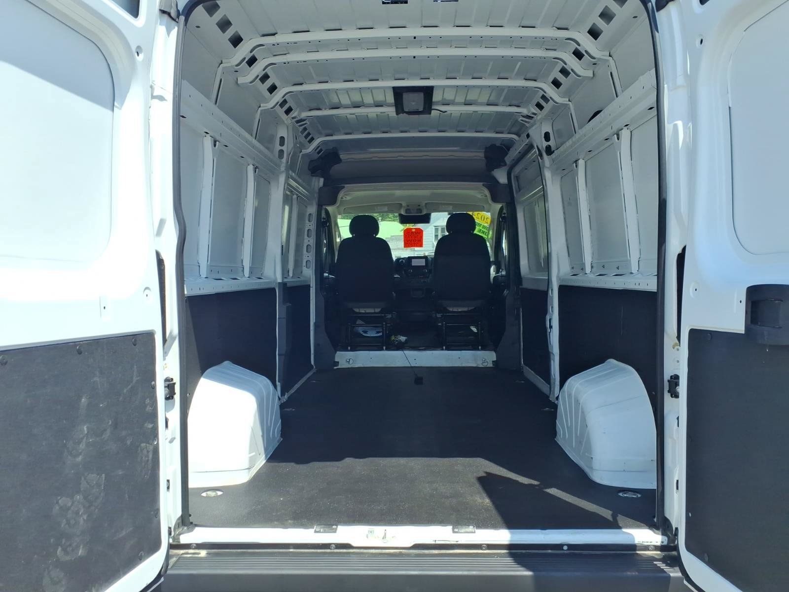 Used 2024 RAM ProMaster 2500 w/ Convenience Group FWD image 8