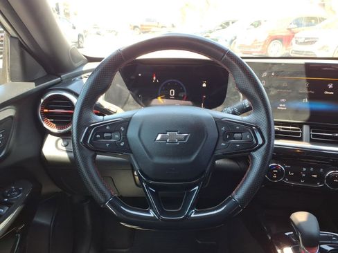 Used 2024 Chevrolet Trax RS w/ Sunroof Package FWD image 17