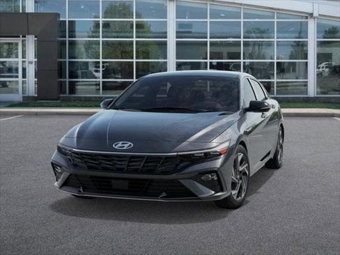 New 2025 Hyundai Elantra SEL image 6