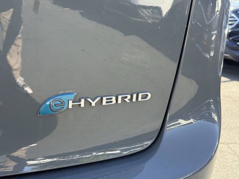 Used 2021 Chrysler Pacifica Touring-L FWD image 7
