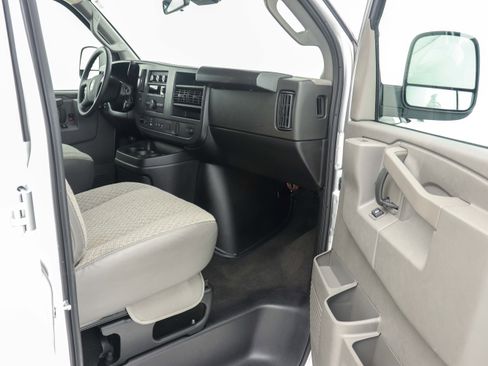 Used 2025 Chevrolet Express 3500 LT w/ LT Preferred Equipment Group image 15