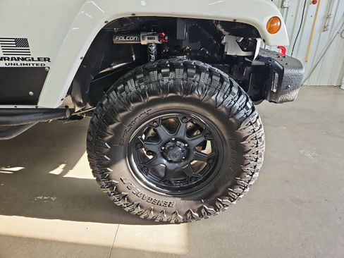 Used 2015 Jeep Wrangler Unlimited Rubicon image 21