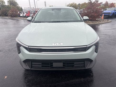 New 2025 Kia K4 LXS image 2