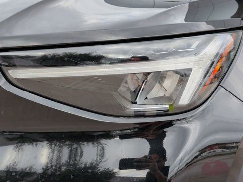 Used 2025 Volvo XC40 B5 Core image 6