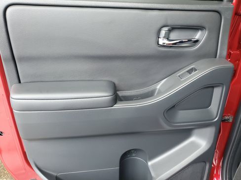 Used 2025 Nissan Frontier SV image 28