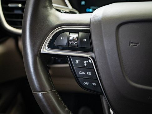 Used 2019 Lincoln Nautilus Select image 23