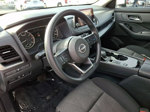 Used 2024 Nissan Rogue SV FWD image 16