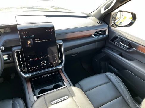 Used 2025 GMC Yukon XL Denali image 20
