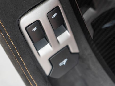 Used 2015 McLaren 650S Spider image 16