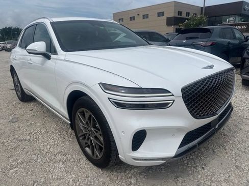 Used 2023 Genesis GV70 2.5T w/ Advanced Package AWD/4WD image 3