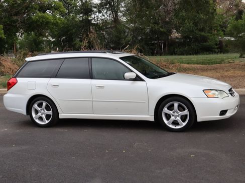Used 2007 Subaru Legacy Wagon AWD/4WD image 2