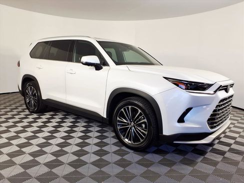 Used 2024 Toyota Grand Highlander AWD Hybrid image 3