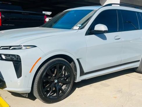 Used 2025 BMW X7 xDrive40i w/ M Sport Package image 5