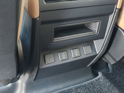 New 2026 Land Rover Defender 110 X-Dynamic SE image 31