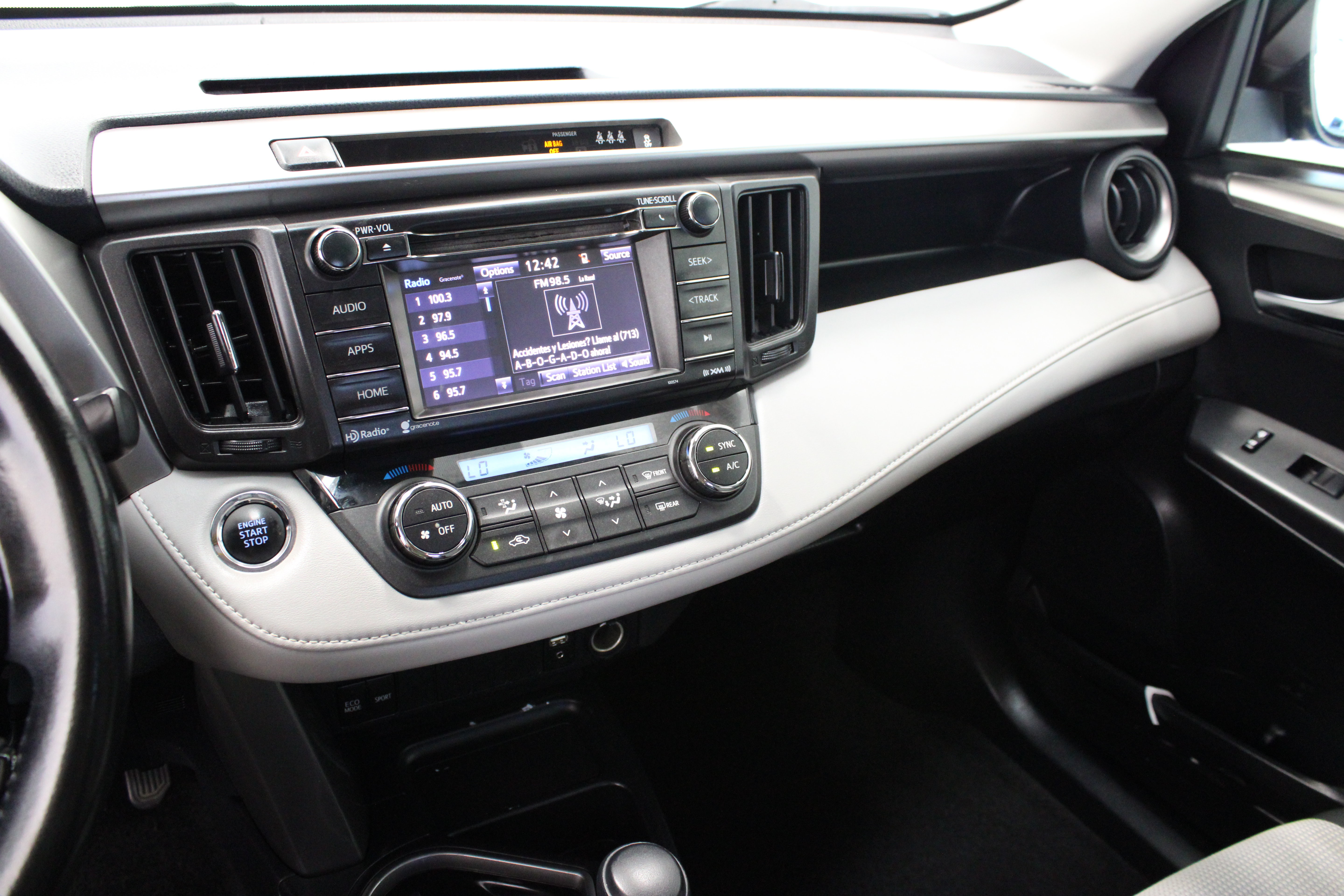Used 2018 Toyota RAV4 XLE FWD image 15