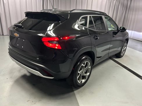 Used 2025 Chevrolet Trax LT FWD image 7