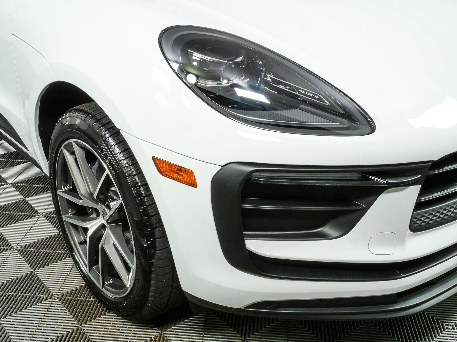 New 2026 Porsche Macan Turbo AWD/4WD image 39