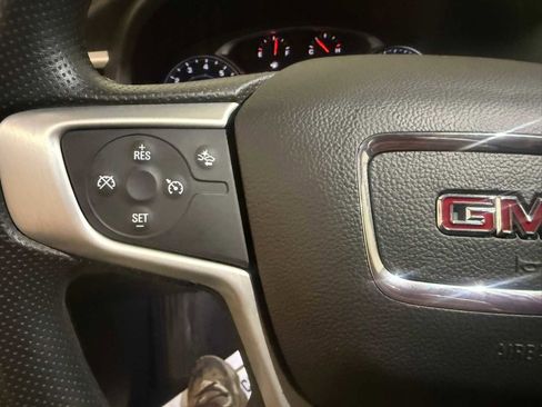 Used 2023 GMC Acadia SLE w/ Driver Convenience Package image 28