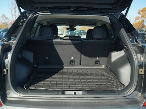 Used 2022 Jeep Cherokee Trailhawk image 18