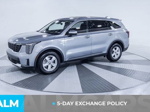 Used 2024 Kia Sorento LX FWD image 3
