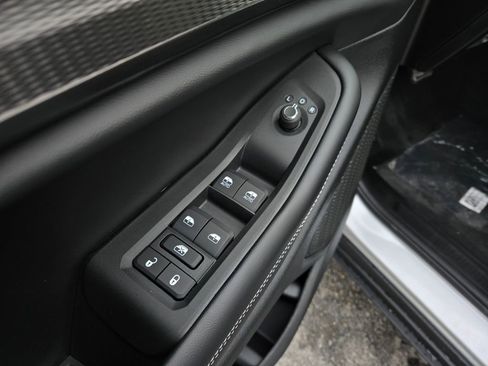 New 2025 Jeep Grand Cherokee Altitude image 12