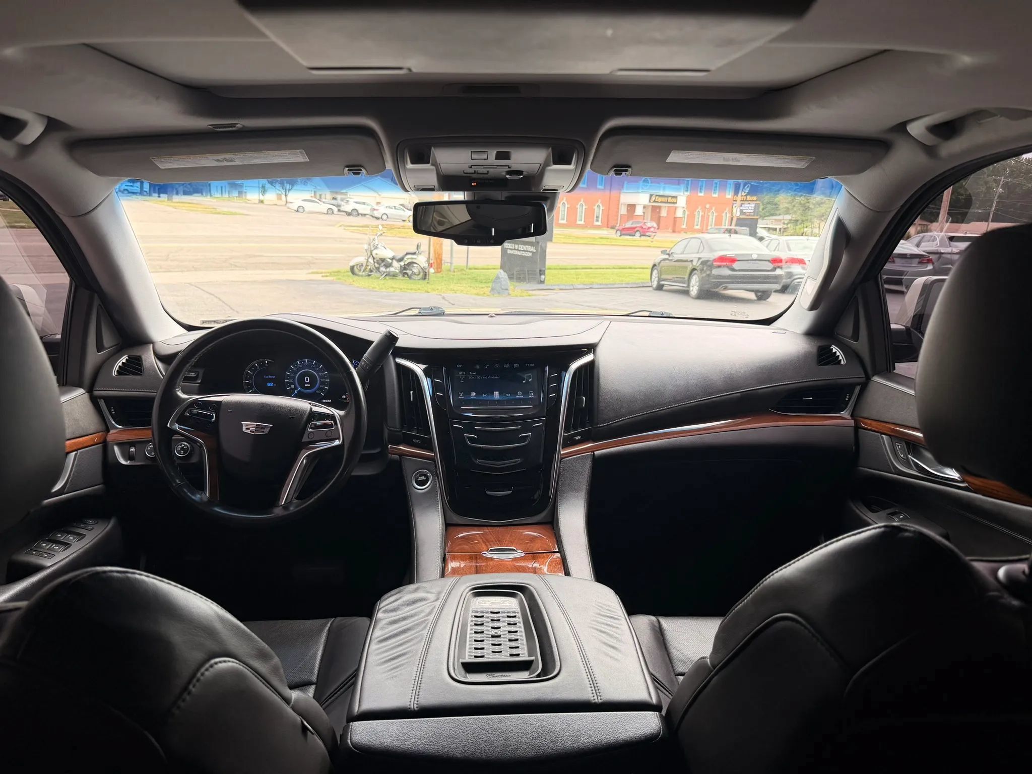 Used 2016 Cadillac Escalade Luxury AWD/4WD image 32
