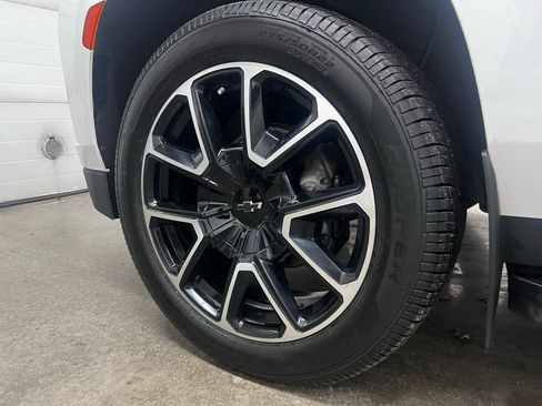 Used 2022 Chevrolet Suburban RST w/ Luxury Package image 14