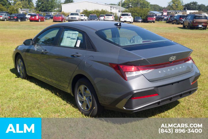 Used 2026 Hyundai Elantra SE FWD image 9