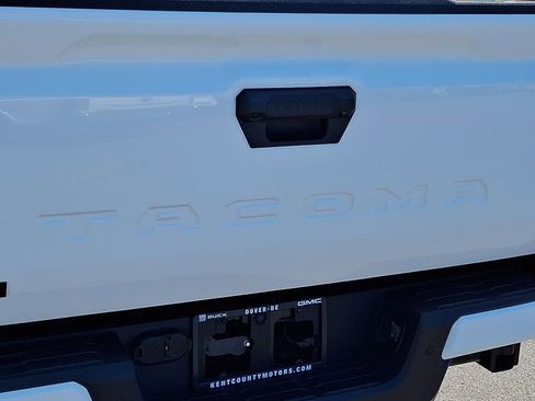 Used 2026 Toyota Tacoma TRD Off-Road w/ TRD Off Road Premium Package AWD/4WD image 32