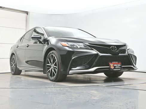 Used 2024 Toyota Camry SE image 28