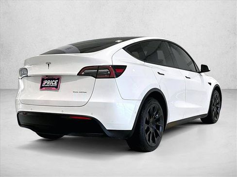 Used 2022 Tesla Model Y Long Range AWD/4WD image 2