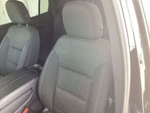 Used 2024 Chevrolet Traverse LT FWD image 11