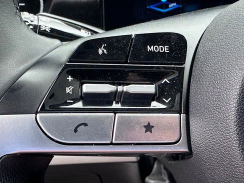 Used 2025 Hyundai Elantra Limited image 26