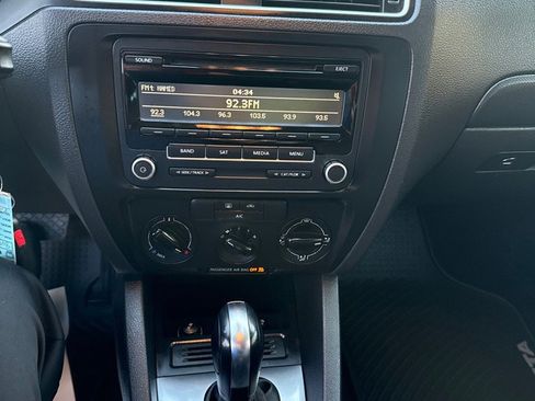 Used 2014 Volkswagen Jetta SE image 16