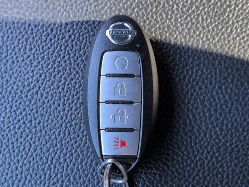 Used 2021 Nissan Titan PRO-4X w/ Pro-4x Convenience Package image 29