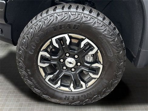 Used 2025 Chevrolet Silverado 1500 ZR2 w/ Technology Package image 45