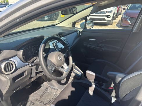 Used 2025 Nissan Versa SV FWD image 22