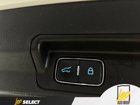 Used 2023 Ford Explorer XLT w/ Equipment Group 202A AWD/4WD image 19