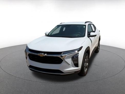 Used 2025 Chevrolet Trax LT FWD image 5