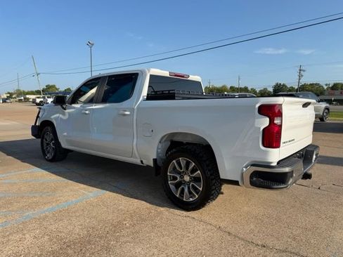 Used 2022 Chevrolet Silverado 1500 LT w/ Z71 Off-Road Package AWD/4WD image 3