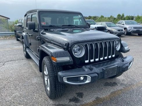 Used 2018 Jeep Wrangler Unlimited Sahara w/ Dual Top Group AWD/4WD image 2