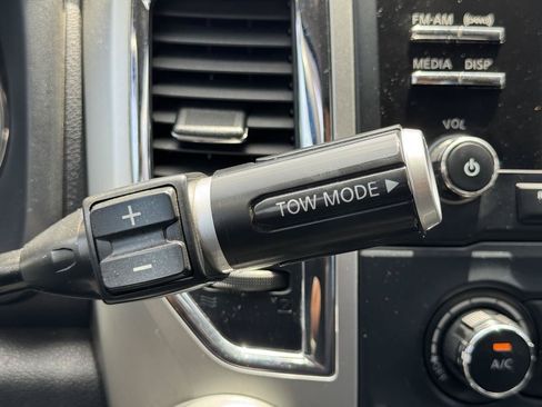 Used 2017 Nissan Titan SV AWD/4WD image 27