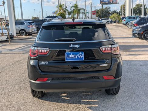 Used 2022 Jeep Compass Latitude FWD image 5