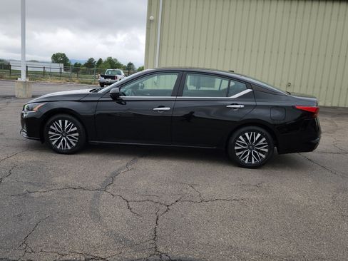 Used 2024 Nissan Altima 2.5 SV FWD image 6