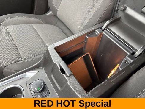 Used 2022 Chevrolet Traverse LT w/ LPO, Floor Liner Package AWD/4WD image 29
