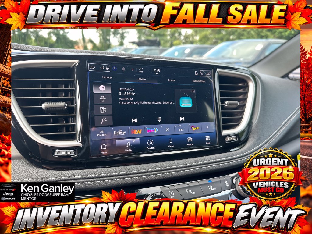 New 2027 Chrysler Pacifica Select AWD/4WD image 16