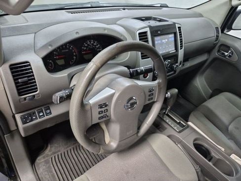 Used 2014 Nissan Frontier SV w/ SV Value Truck Package AWD/4WD image 16
