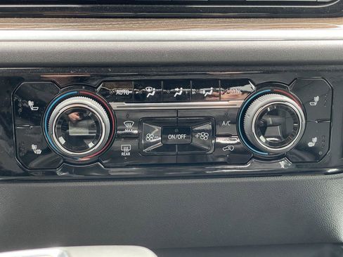 Used 2025 Chevrolet Silverado 1500 LT image 24